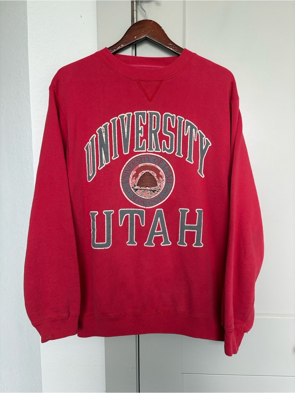VINTAGE UNIVERSITY OF UTAH RED GRAPHIC CREWNECK SWEATSHIRT MENS LARGE